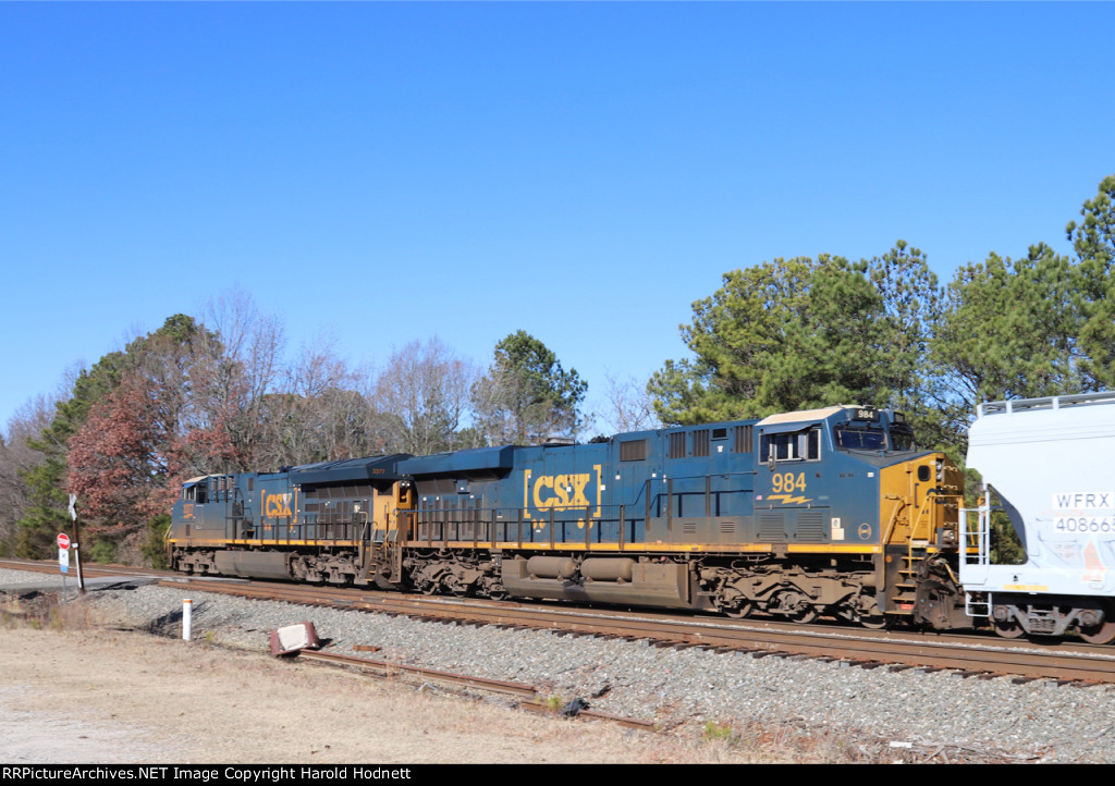 CSX 3377 & 984 lead train L619-19 southbound